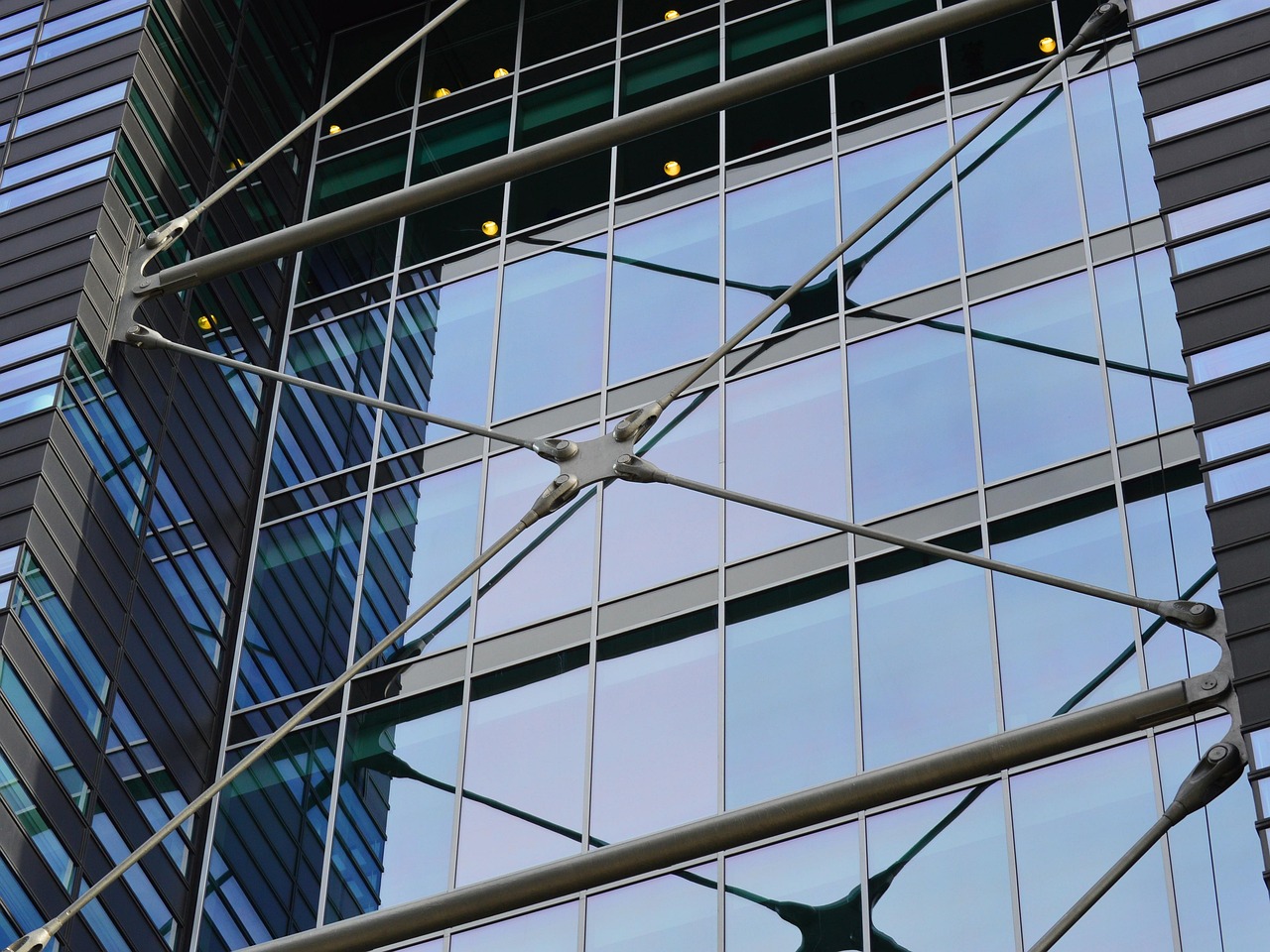Modern, architecture, glas — {{ $json.title }}